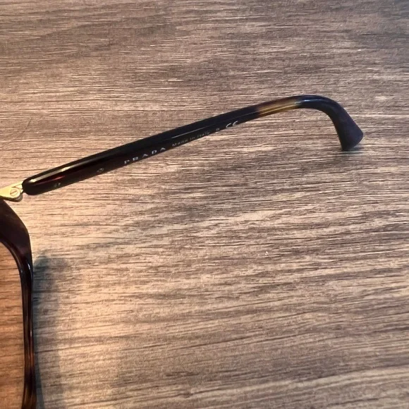 Prada sunnies - Picture 4 of 4